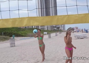 Sexy bush-league teen flashing at beach